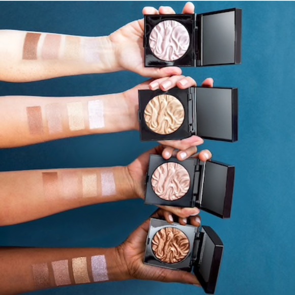 Laura Mercier Face Illuminator - Indiscretion - Picture 3 of 8